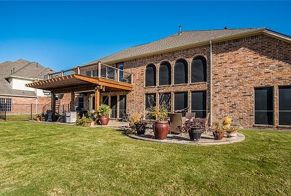 3rd image of 8306 Cherry Hills Ln