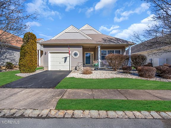 2nd image of 19 Devereux Drive