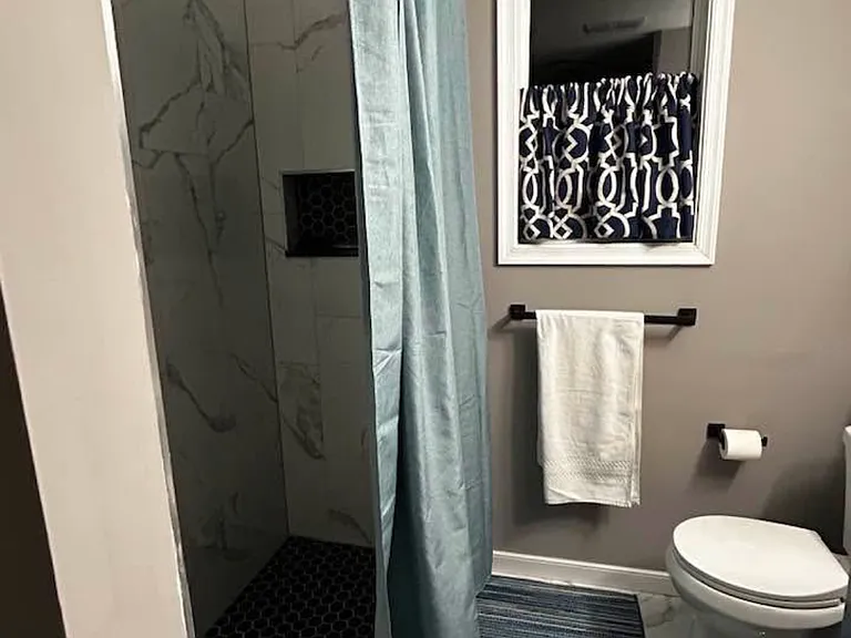 Full bath (downstairs)