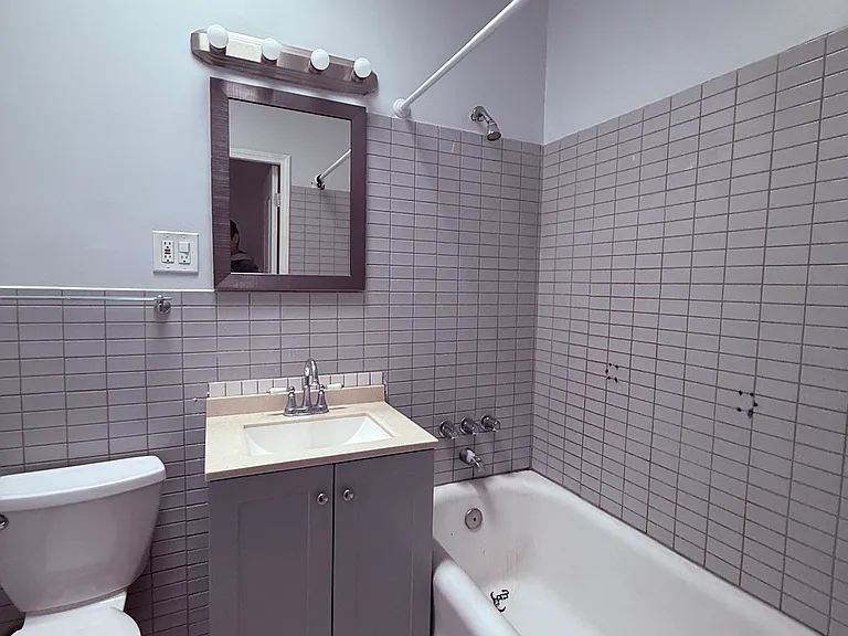 3015-25 N Milwaukee Ave #211 — Photo 5
