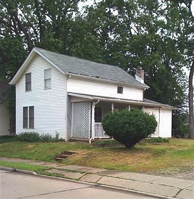 2nd image of 118 E Walnut St