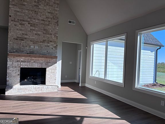 4th image of 678 Inman Rd #1