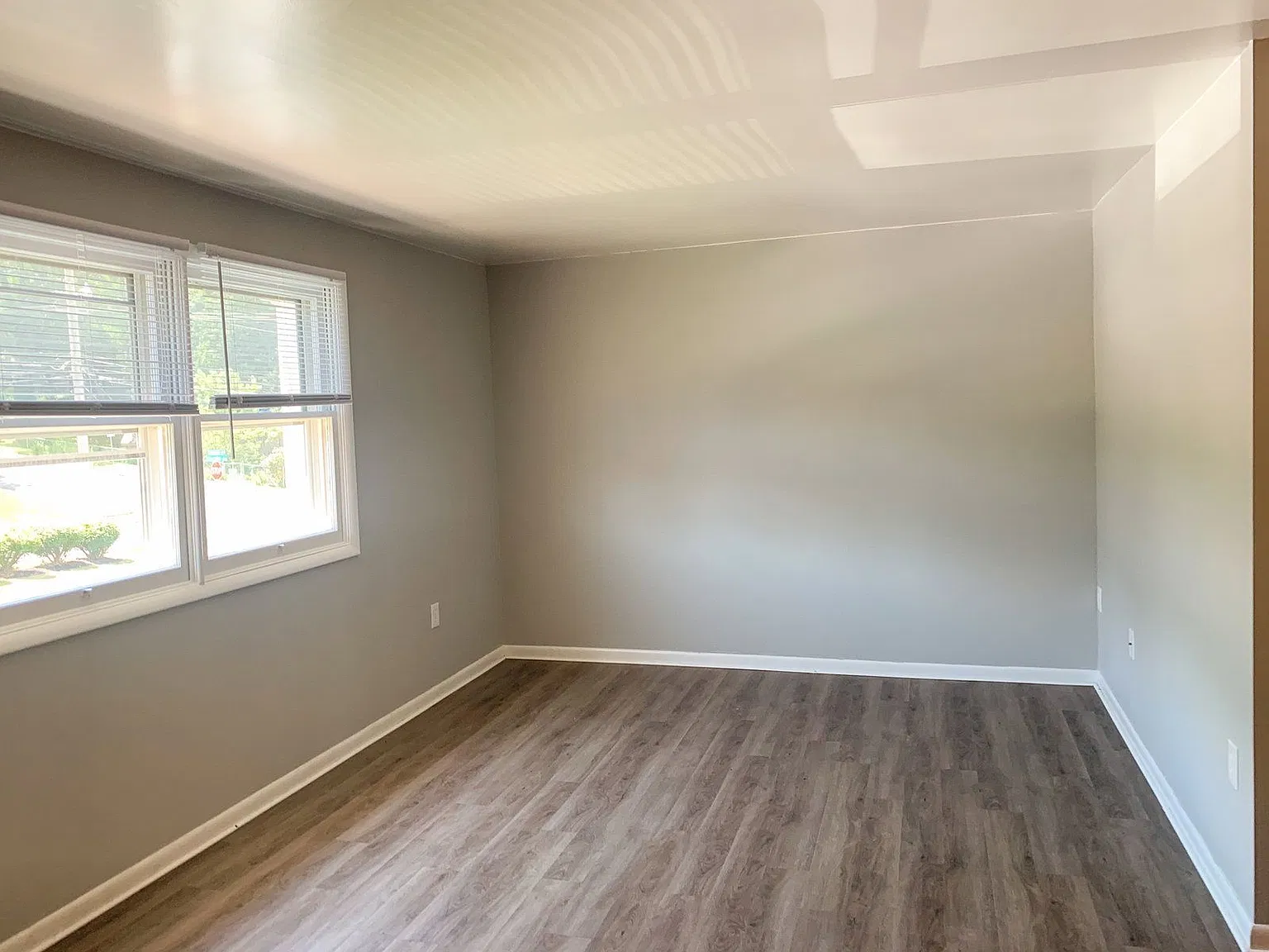2 bed, 1.0 bath, $1,375 — Photo 4