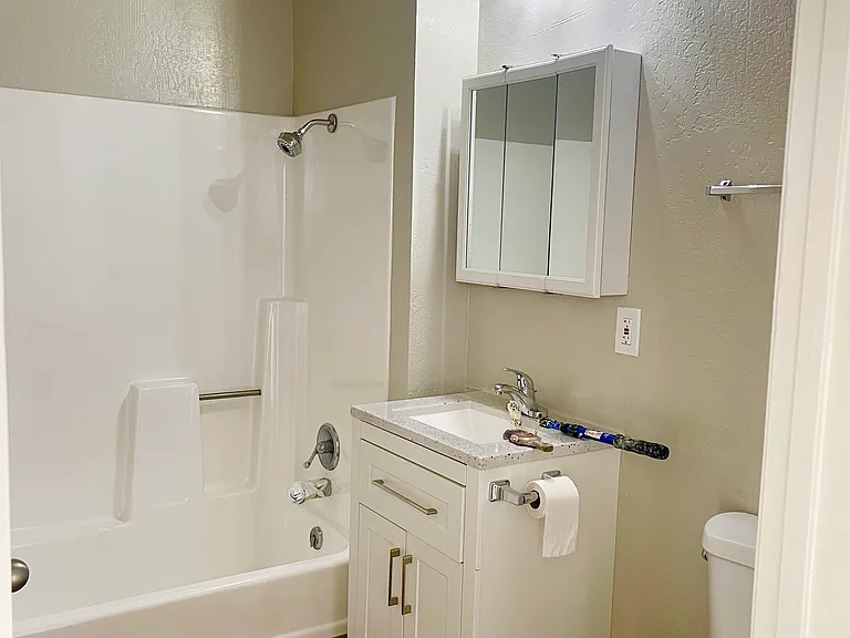 1337 N Madison St #15 — Photo 14