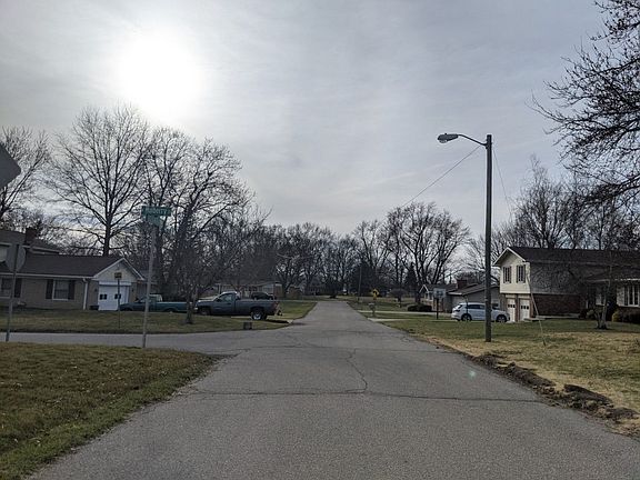 5th image of 305 Buckingham Dr