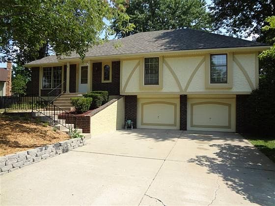 1st image of 700 NW Delwood Dr