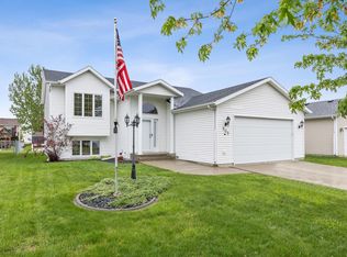 909 Homestead Ct, West Fargo, ND 58078