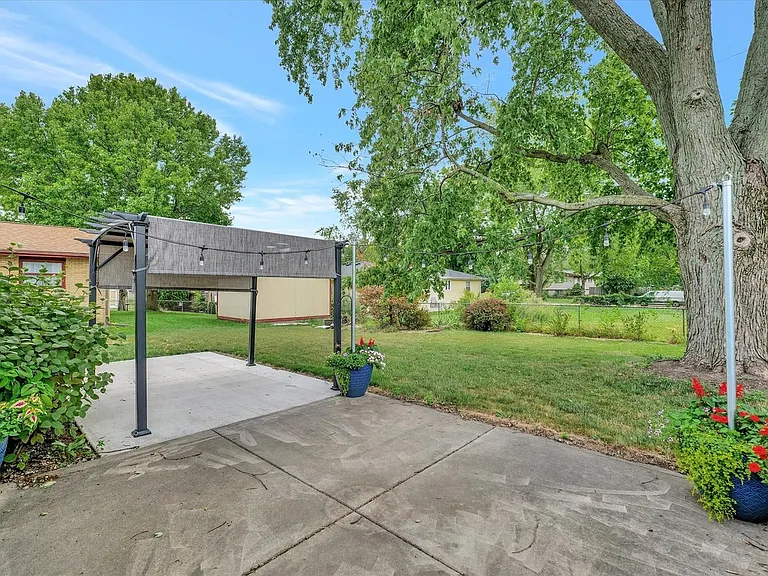 1703 E Fairlawn Dr — Photo 15