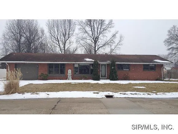 2444 Angela Dr photo 1