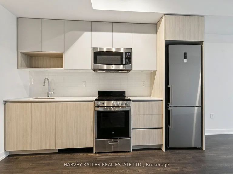 801 The Queensway #512 — Photo 13