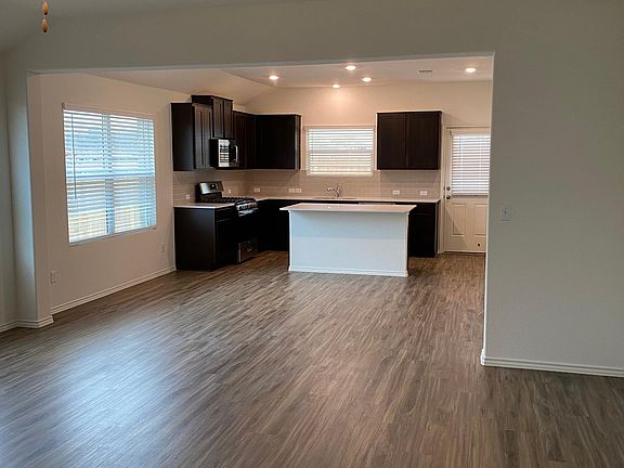 5th image of 340 Scondido Cir