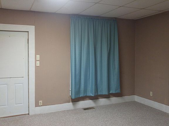 3rd image of 819 W Market St