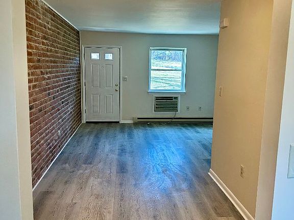 5th image of 1490 New Danville Pike APT C
