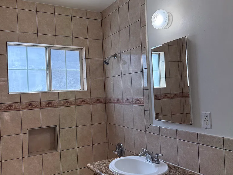 615 E Magnolia Blvd #D — Photo 10