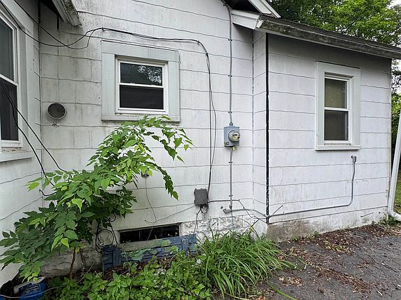 3rd image of 2957 Mackin Rd