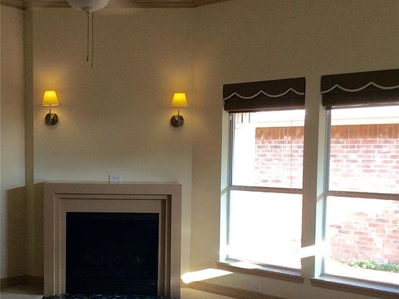 3rd image of 208 Bluebonnet Ln
