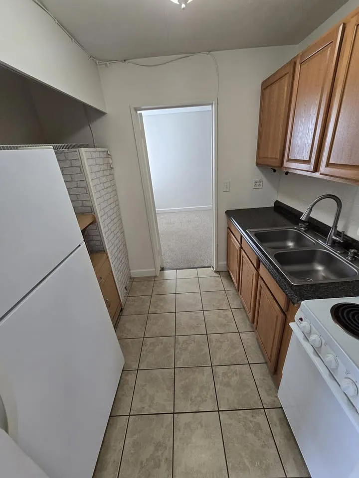 1 bed, 750 sqft, $700 — Photo 3