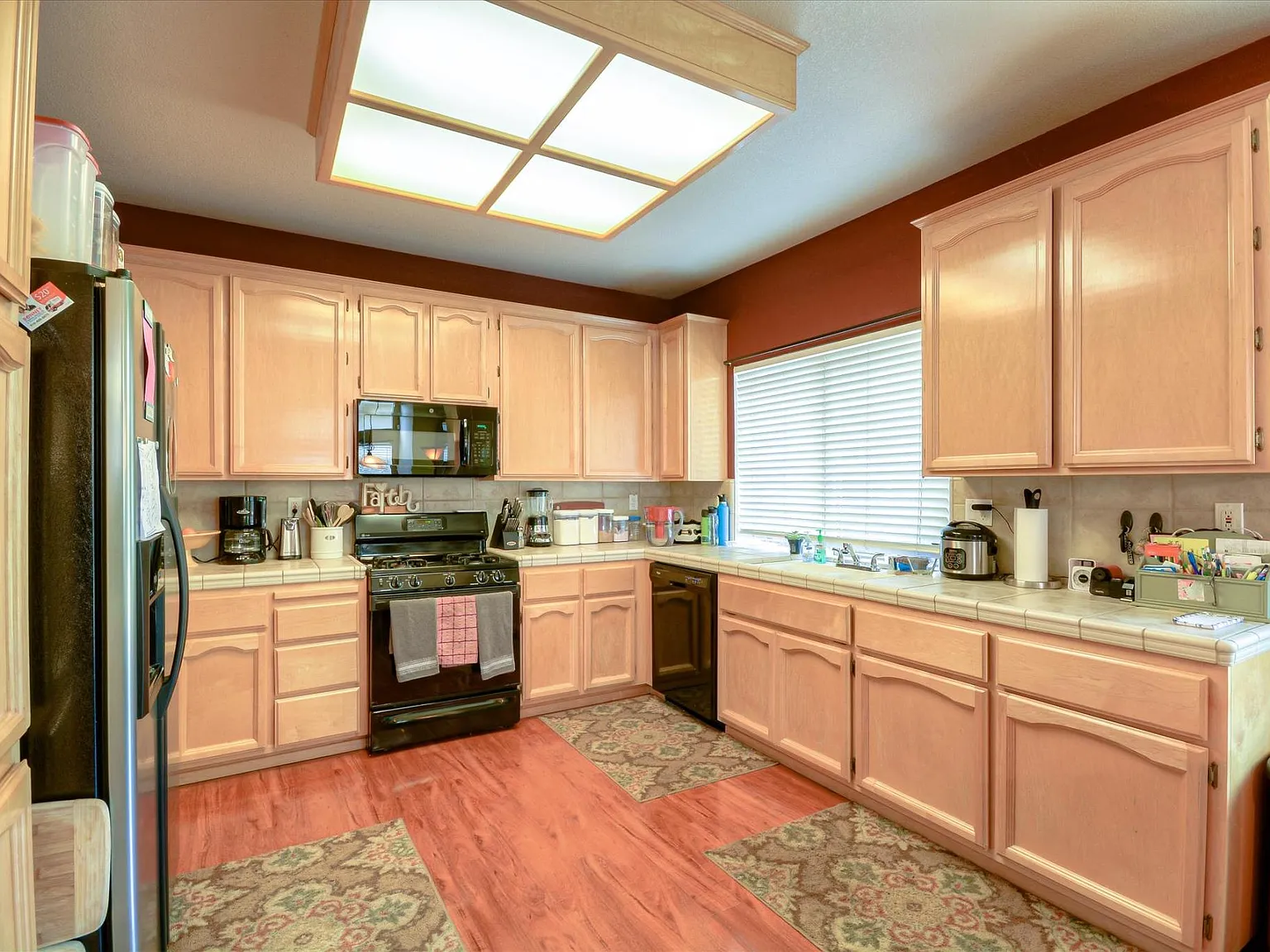 4 bed, 1834 sqft, $3,400 — Photo 4