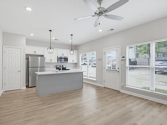 4th image of 643 Patterson St
