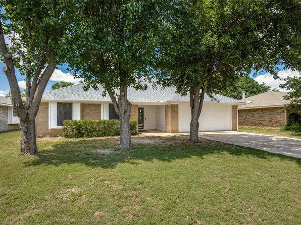 1918 Sharon Dr, Corinth, TX 76210