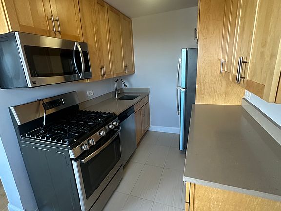 3rd image of 2040 Bruckner Blvd APT 11J