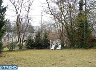 14 Chestnut Ln, Wayne, PA 19087