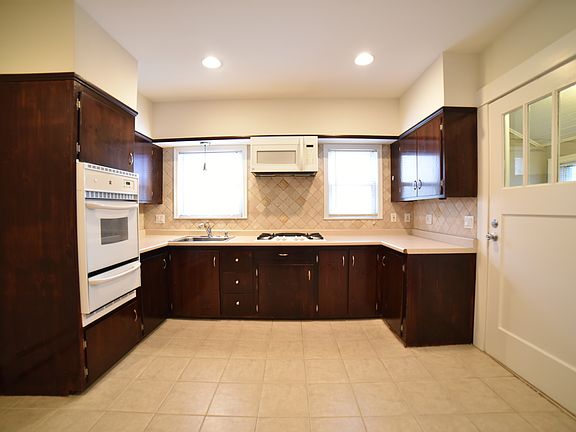 5th image of 18-02 Berdan Ave #1X