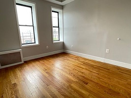 5th image of 324 Montgomery St APT D1