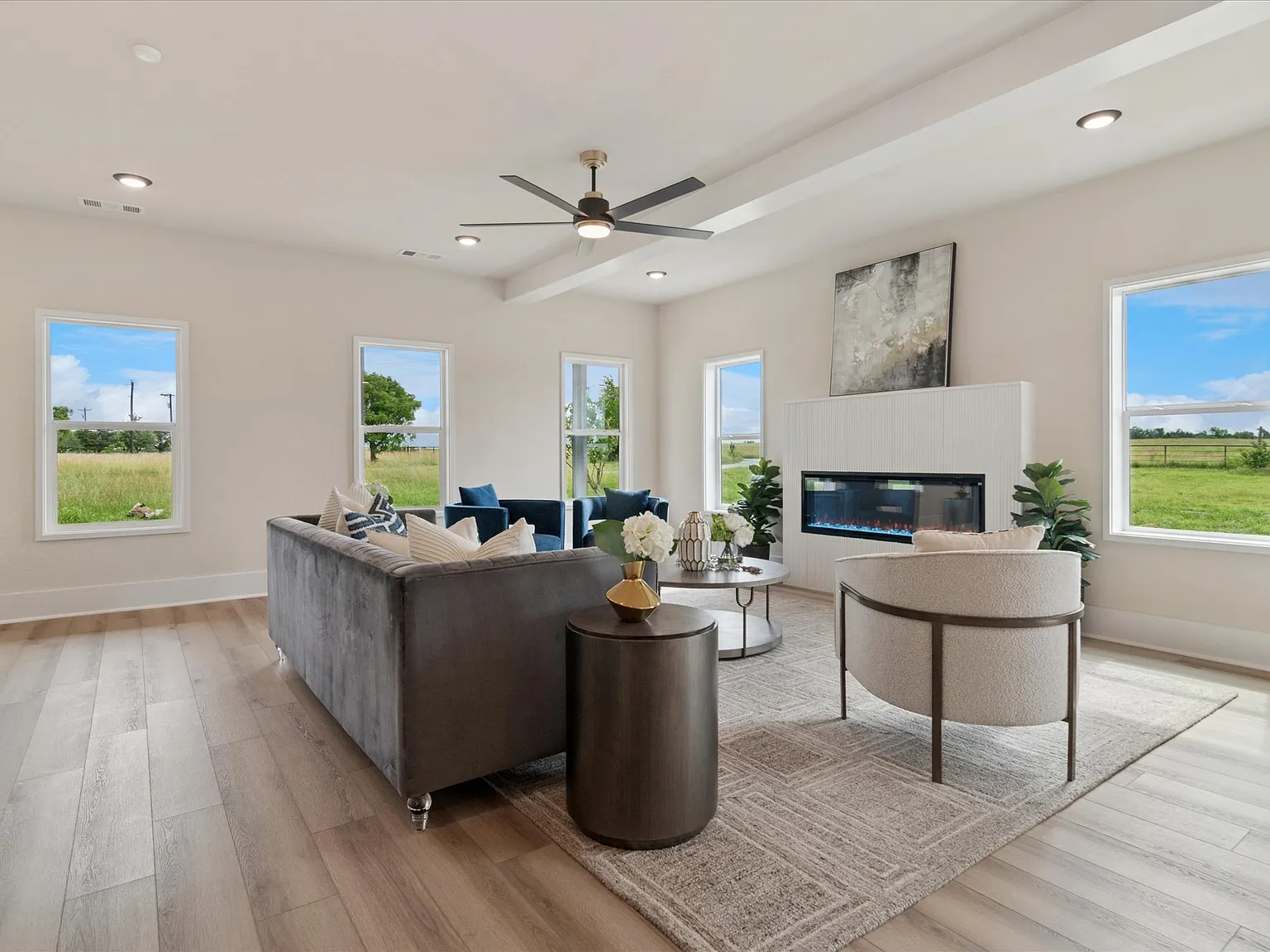 3 bed, 2.5 bath, 2724 sqft, $3,700 — Photo 4