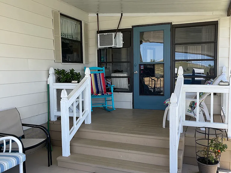 706 Oleander Cir — Photo 36