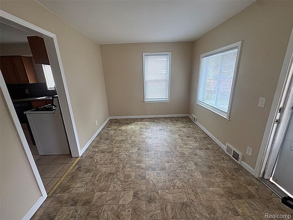 5th image of 23122 Davey Ave