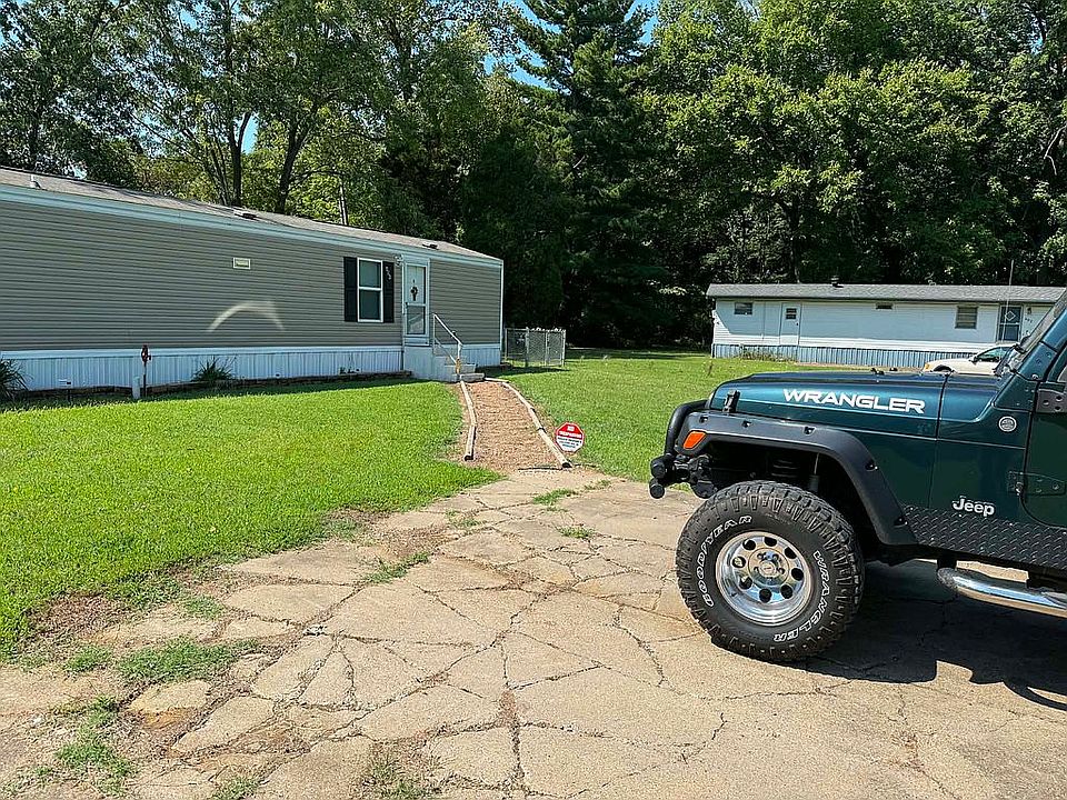 1st image of 608 Graves Dr