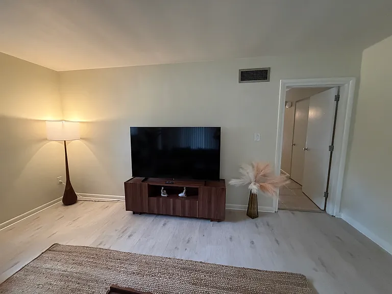105 N Eola Dr #2 — Photo 6