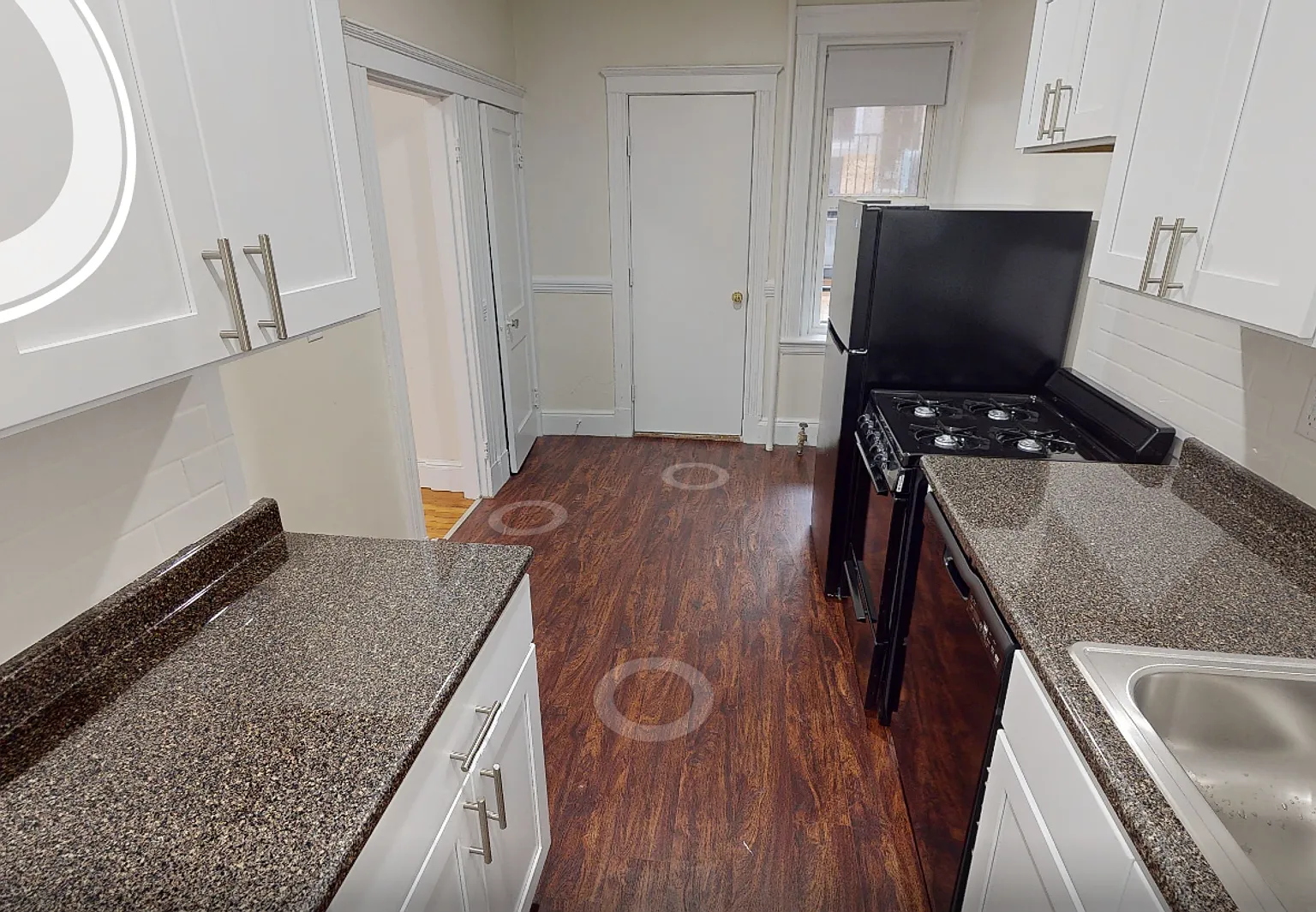 Charming 2.5 Bedroom-No Broker Fee — Photo 1