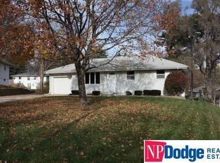 8862 Izard Cir, Omaha, NE 68114