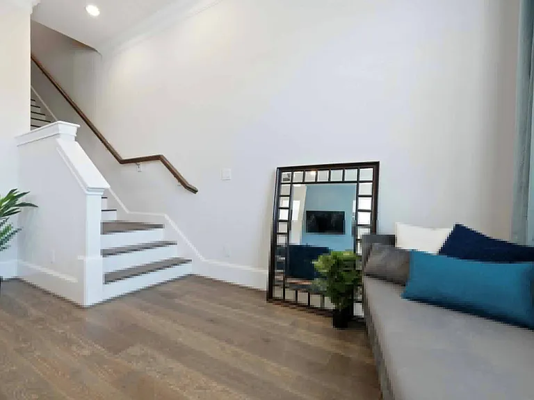 805 Bringhurst St — Photo 14