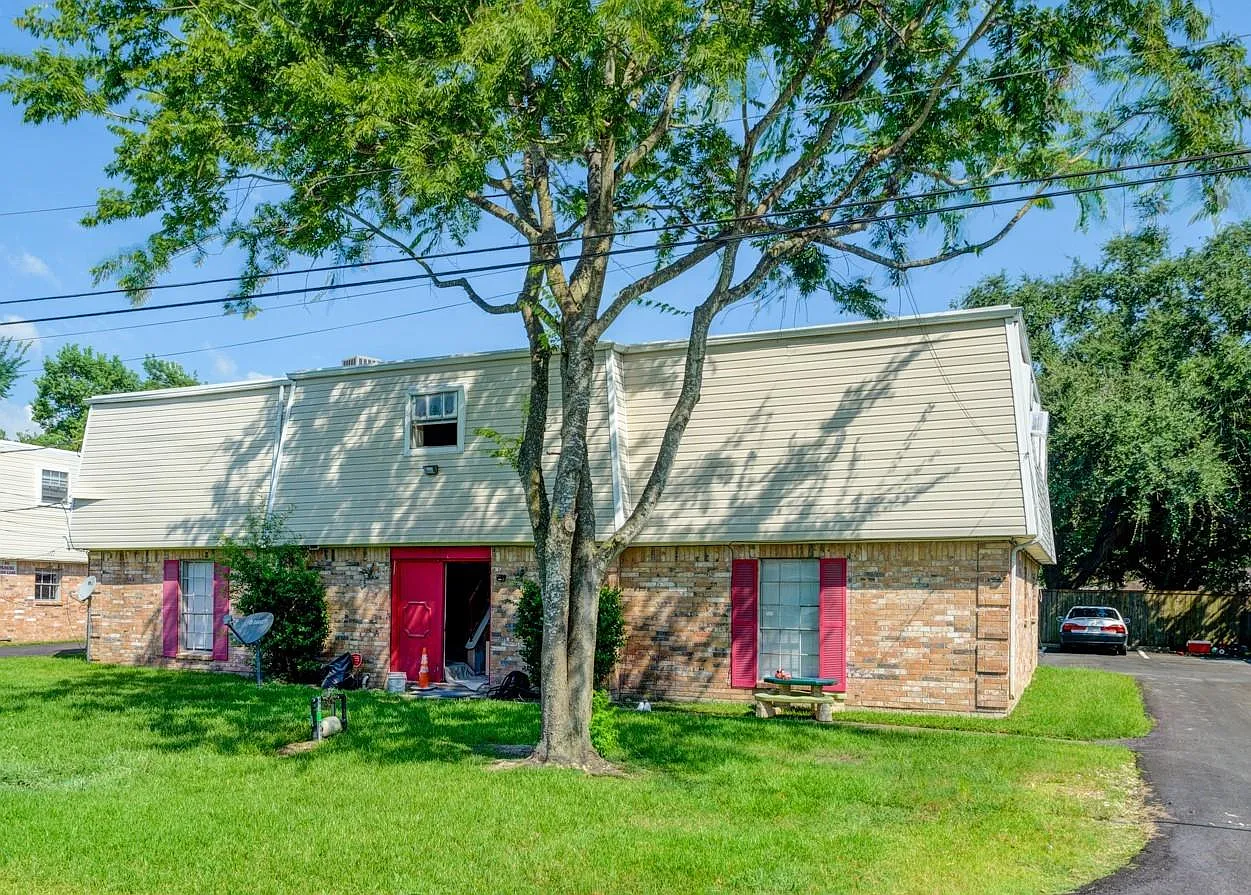 2 bed, 1.0 bath, 980 sqft, $985 — Photo 1
