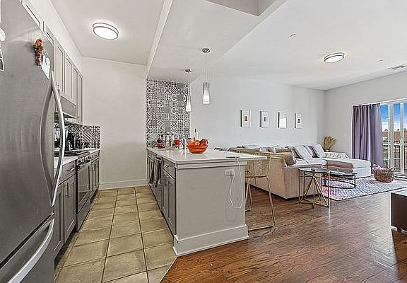 4th image of 25-34 Steinway St #4A