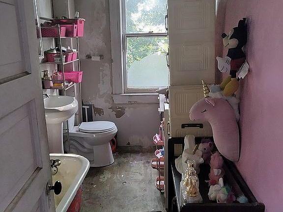 4th image of 1427 E 47th St