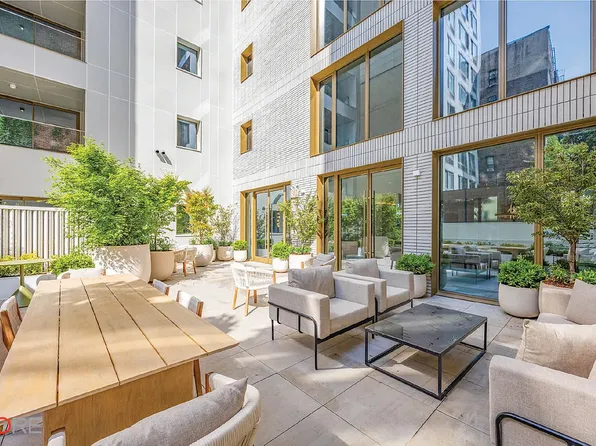 250 East 25th Street image 9 of 19