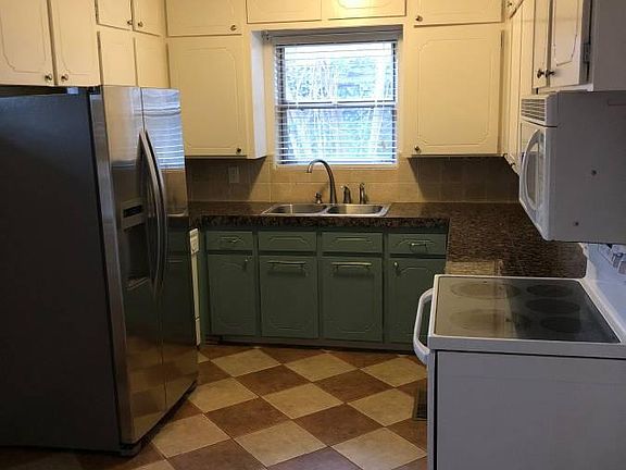 4th image of 2708 Kent Dr