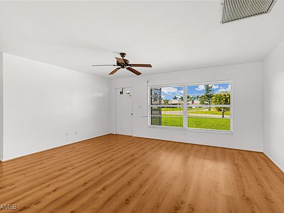 5th image of 401 SE 22nd Ter