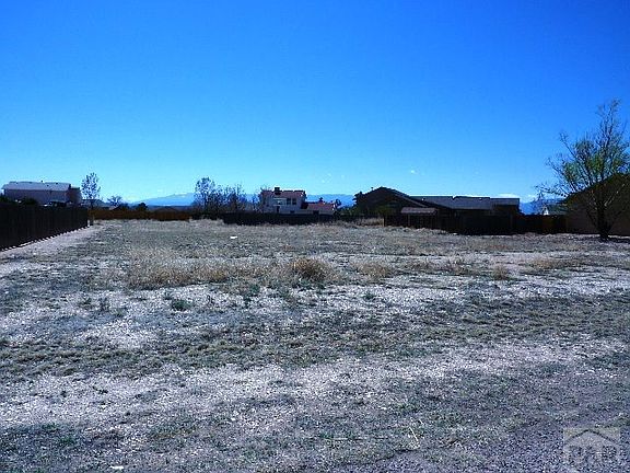2nd image of 214 W Calle De Camelia