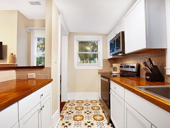 2nd image of 303 W Park Ave #Id1248971p
