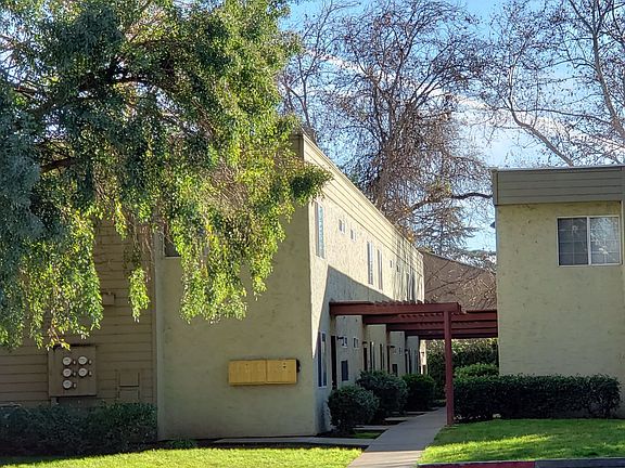2nd image of 747 W 4th Ave #200