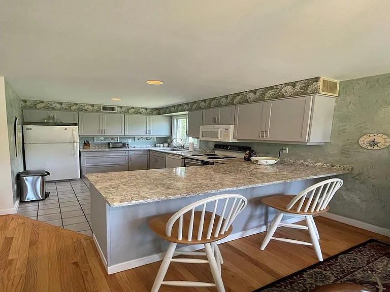 15 Hammersmith Rd #33 — Photo 29