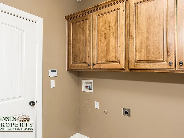 389 N 1270 W — Photo 17