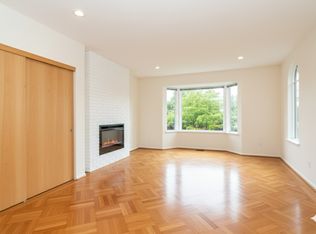 3894 Triumph St #1, Burnaby, BC V5C 1Y7