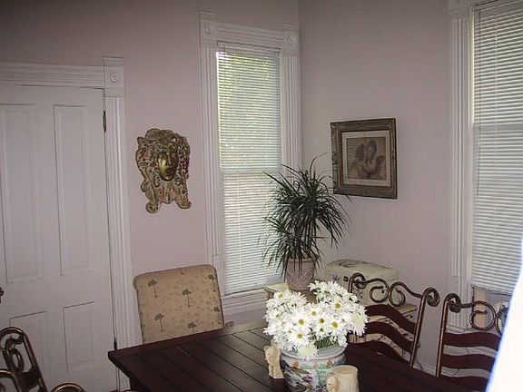 Family Room-adj kitchen