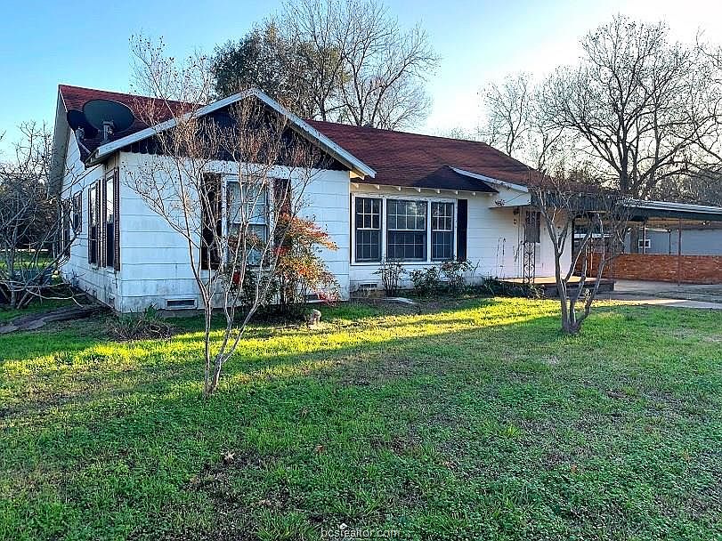 1st image of 303 E Avenue E